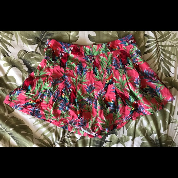 SALE!  TROPICAL Birds Print Flowy Resort SHORTS Small - Picture 3 of 7